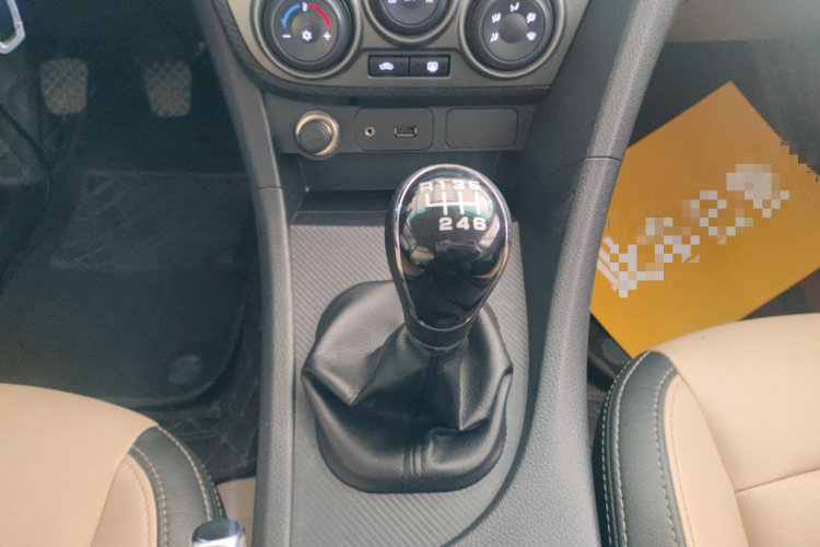 海马 福美来 2015款 1.6L 手动品尚型中控内饰18