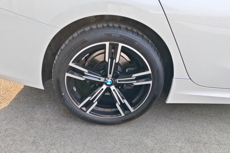 宝马3系 2024款 325i M运动套装车身外观6008