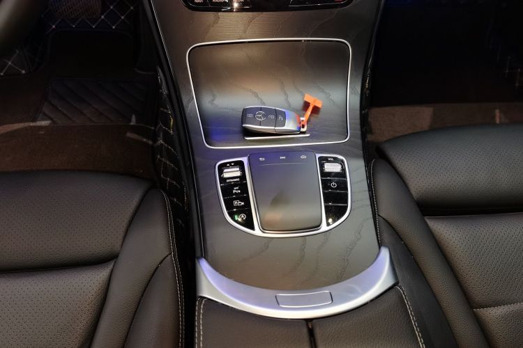 奔驰C级 2020款 C 260 L 运动版中控内饰18