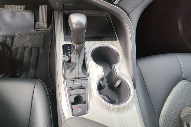 丰田 凯美瑞 2019款 双擎 2.5HG 豪华版 国VI中控内饰18