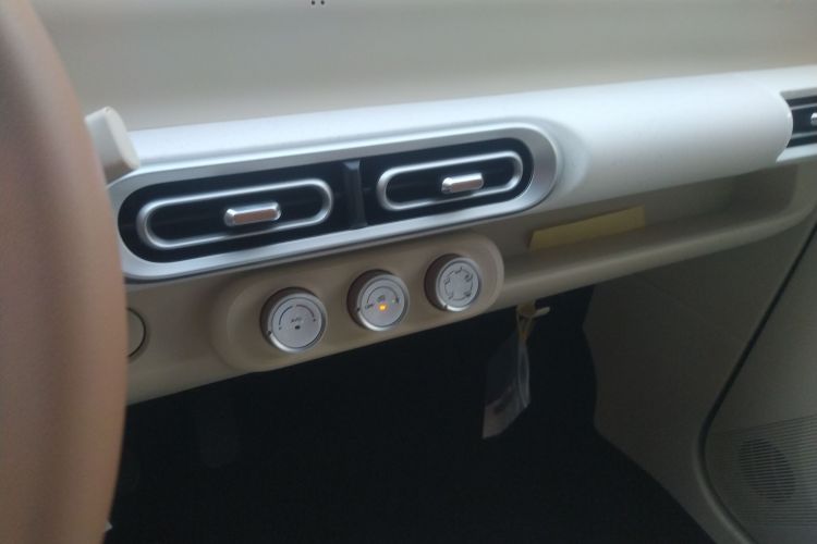 五菱汽车 宏光MINIEV 2024款 第三代 215km 青春版中控内饰16