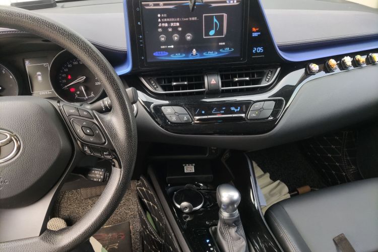 丰田C-HR 2020款 2.0L 领先版中控内饰16