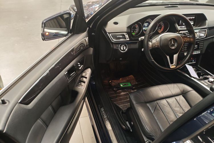 奔驰E级 2015款 E 260 L 运动豪华型中控内饰7003