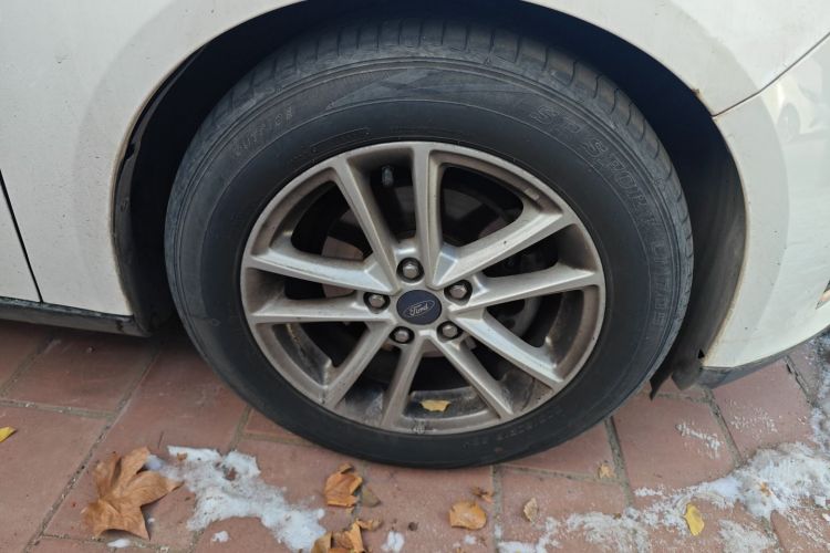 福特 福克斯 2017款 两厢 EcoBoost 180 自动精英型车身外观10