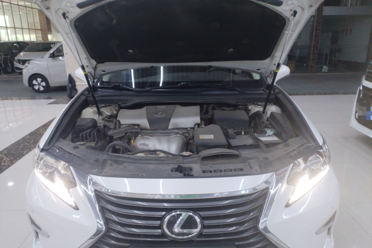 雷克萨斯ES 2015款 200 精英版机舱底盘24