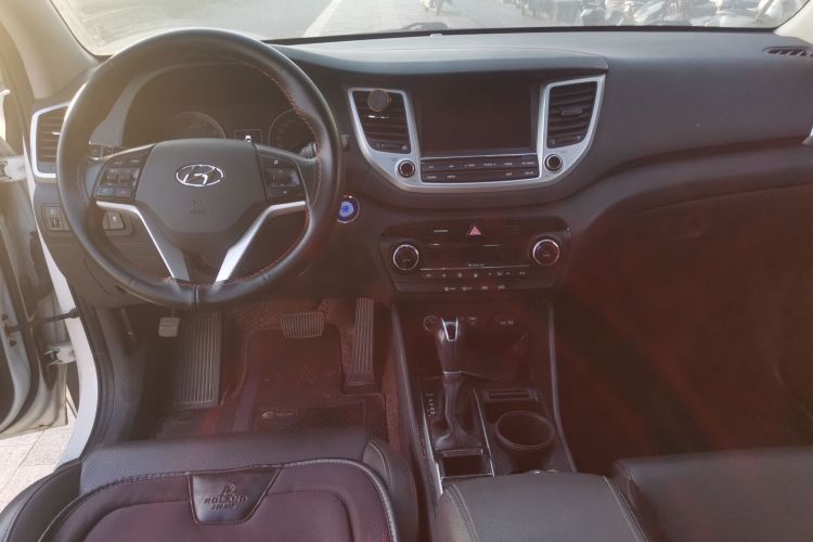 现代 途胜 2018款 1.6T 双离合两驱15周年特别版中控内饰7002