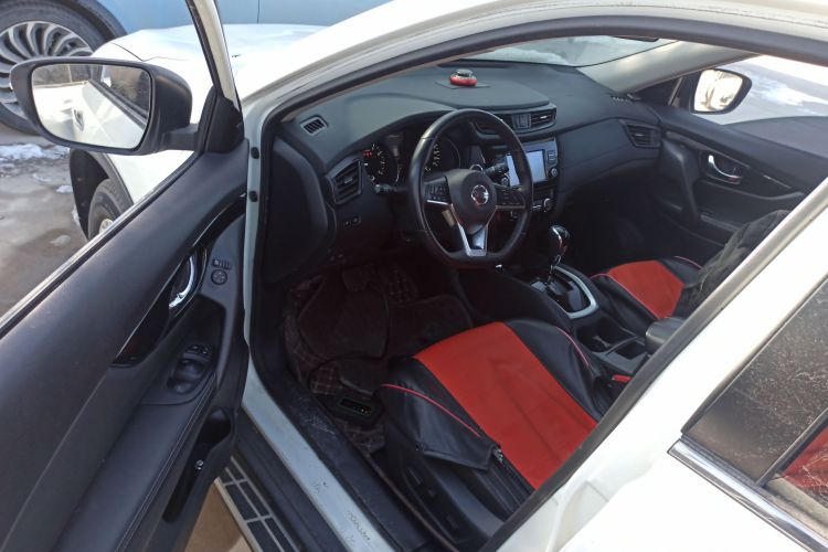 日产 奇骏 2019款 2.0L CVT舒适版 2WD中控内饰20