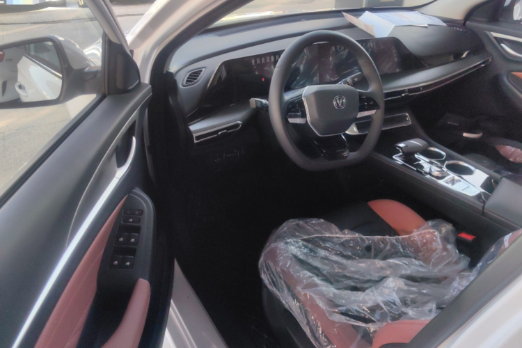 长安 逸动 2024款 PLUS 蓝鲸NE 1.4T GDI DCT高能版中控内饰20