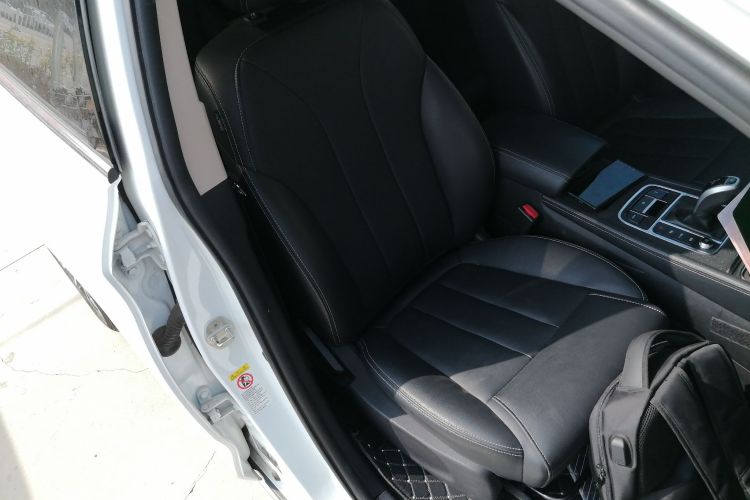 比亚迪 宋MAX 2021款 升级版 1.5T 自动豪华型 6座局部细节41