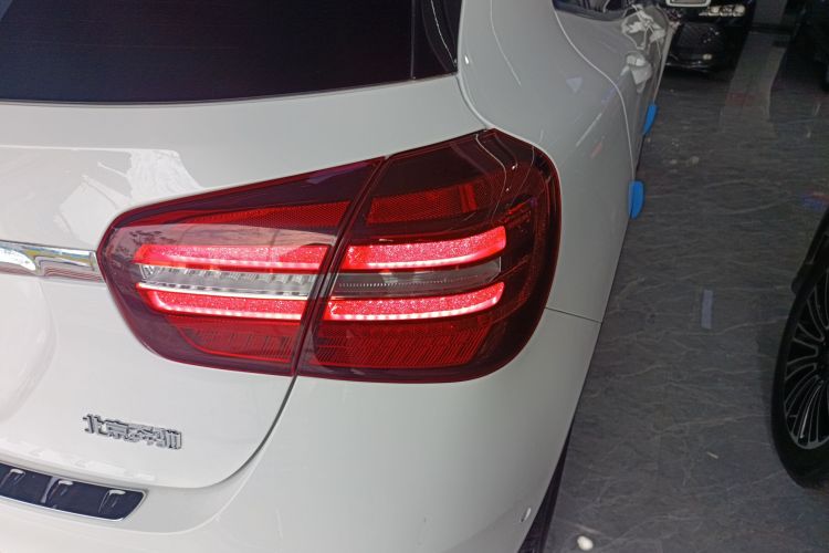 奔驰GLA 2018款 GLA 200 时尚型车身外观9