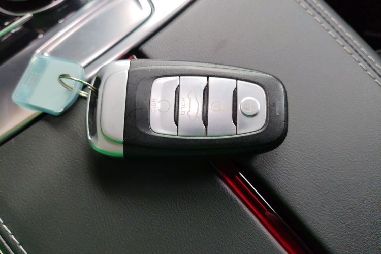 红旗H9 2020款 3.0T 智联旗畅版中控内饰7001