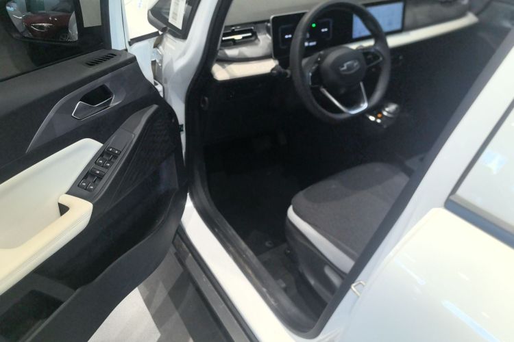 吉利几何E萤火虫 2024款 301km 流光中控内饰7003