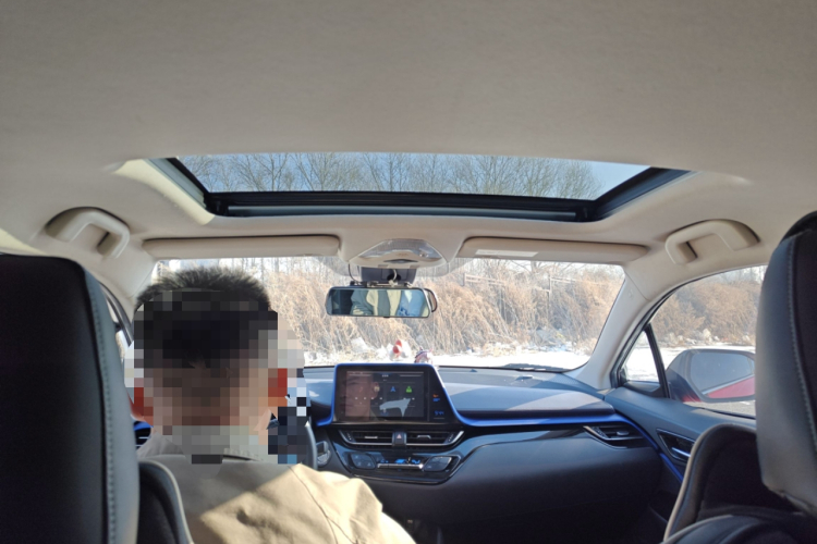 丰田C-HR 2018款 2.0L 领先天窗版 国V局部细节22