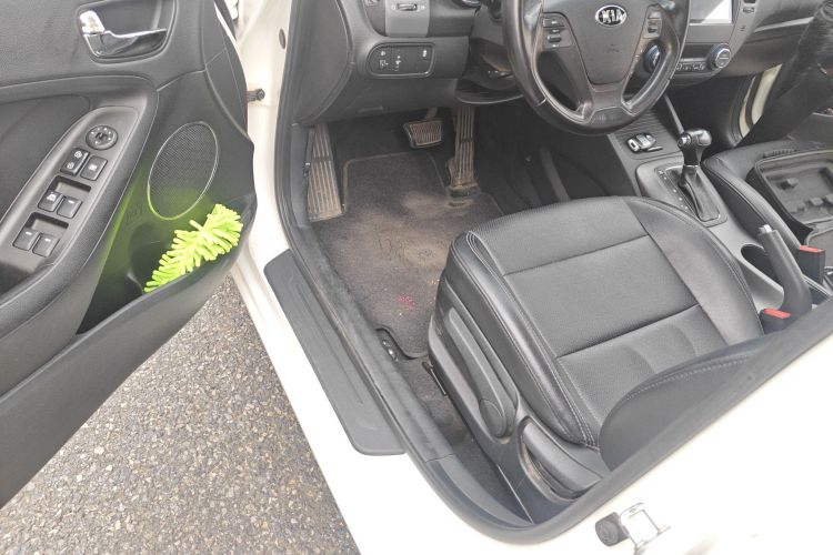 起亚K3 2015款 1.6L 自动DLX中控内饰7002