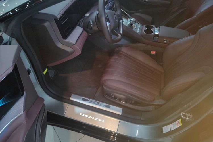 腾势Z9GT 2024款 1100四驱Max版中控内饰7003