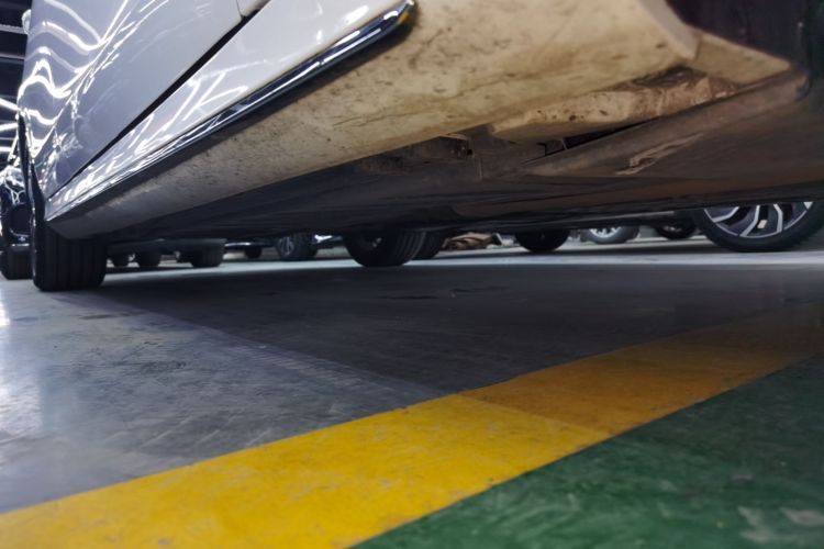 奔驰E级 2023款 改款 E 260 L 运动型局部细节9001