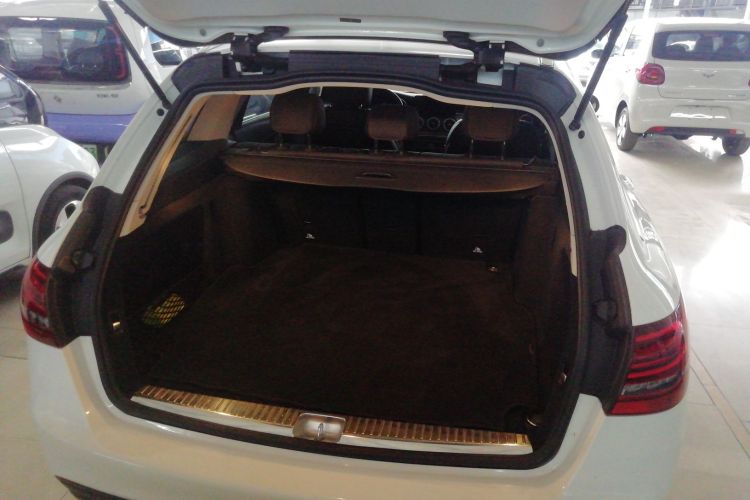 奔驰C级(进口) 2020款 C 260 旅行轿车机舱底盘23