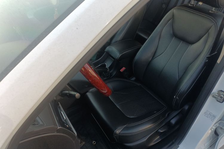 吉利汽车 帝豪 2017款 三厢百万款 1.5L 手动向上版中控内饰19