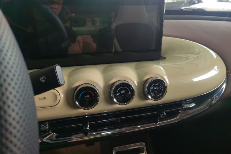 五菱汽车 五菱缤果 2023款 203km 舒享款中控内饰16