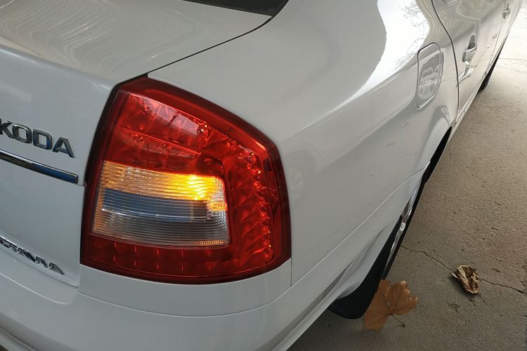 斯柯达 明锐 2014款 1.4TSI DSG逸俊版车身外观9