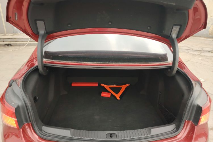 别克 威朗 2015款 三厢 15S 自动进取型机舱底盘23