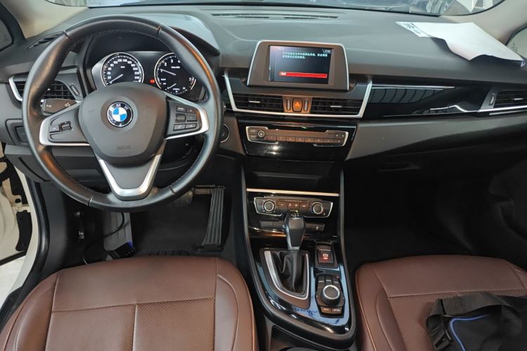 宝马2系旅行车 2019款 218i 时尚型中控内饰7002