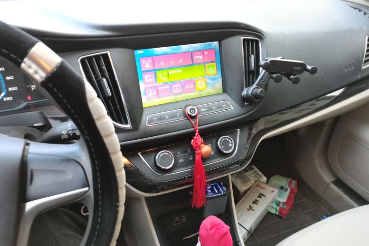 荣威360 2015款 1.5L 自动豪华版中控内饰16