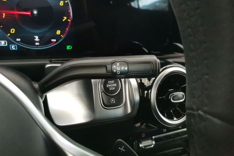 奔驰GLB 2022款 改款二 GLB 200 动感型中控内饰18