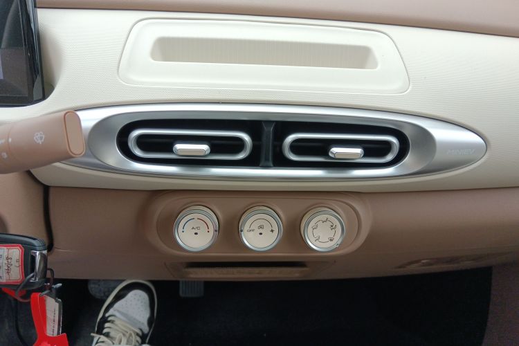 五菱汽车 宏光MINIEV 2025款 四门版 进阶款中控内饰16