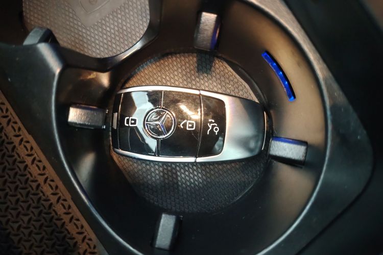 奔驰E级 2023款 改款 E 300 L 运动豪华型中控内饰7001