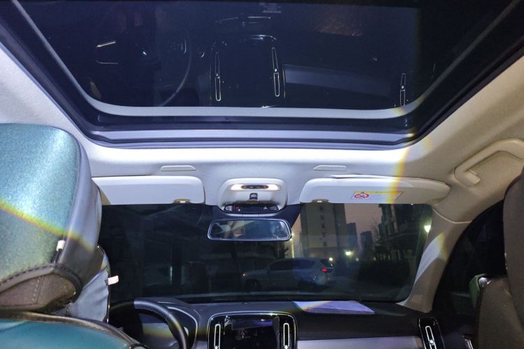 沃尔沃XC40 2022款 T4 四驱智行时尚版中控内饰22