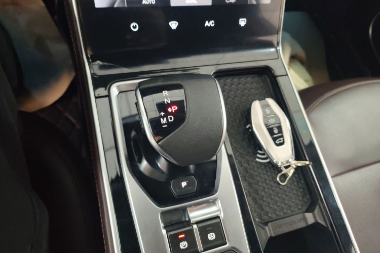 捷途X90 2023款 子龙 2.0T DCT常胜版 5座中控内饰18