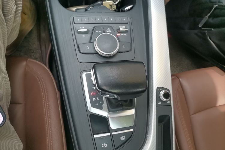 奥迪A4L 2017款 40 TFSI 时尚型局部细节18