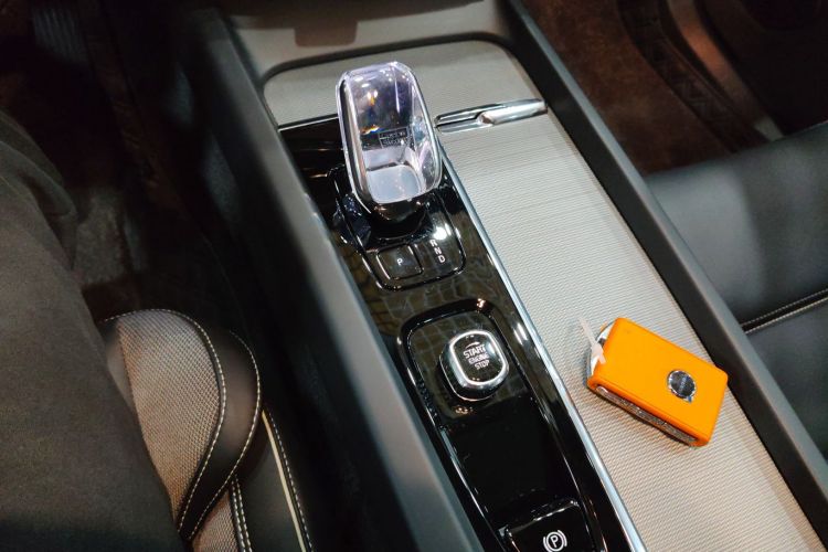 沃尔沃XC60 2025款 B5 四驱智远极夜黑版中控内饰18