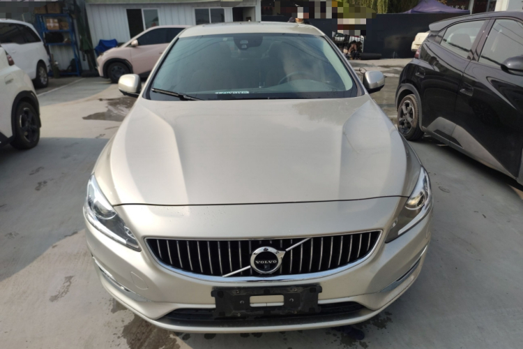 沃尔沃S60 2018款 S60L T3 智进进取版车身外观2