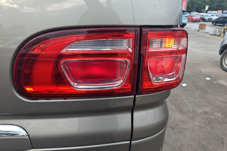 东风风行 菱智 2020款 M5L 1.6L 豪华型 7座车身外观9