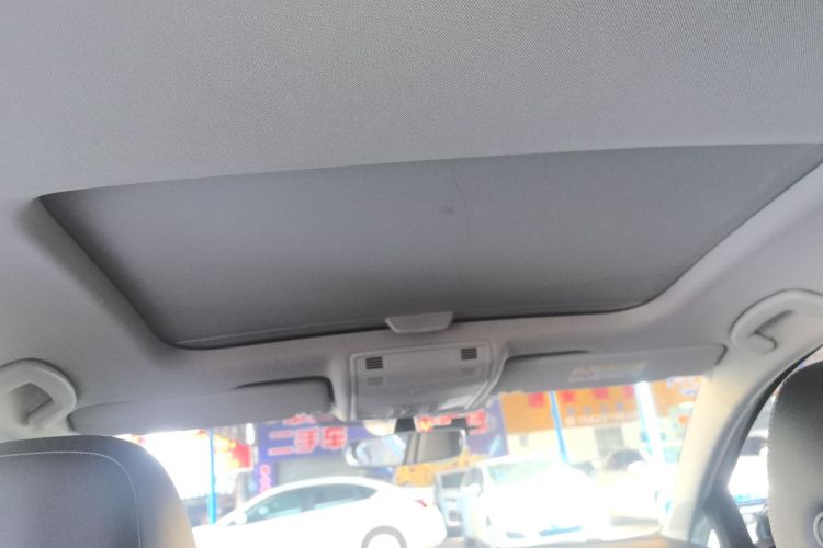 大众 高尔夫 2017款 230TSI 自动豪华百万辆纪念版局部细节22