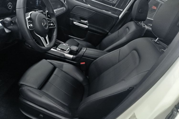 奔驰GLB 2020款 GLB 200 动感型局部细节19