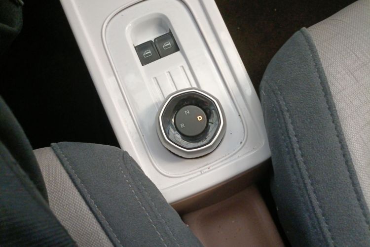 吉利银河 2024款 熊猫mini 200km 耐力熊中控内饰18