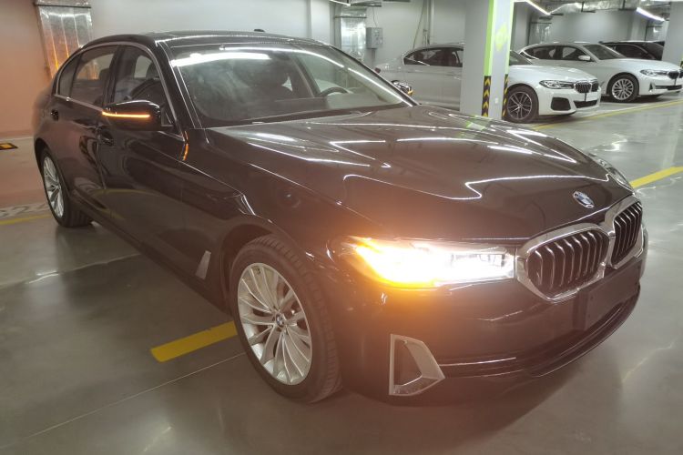 宝马5系 2022款 改款二 525Li 豪华套装车身外观3