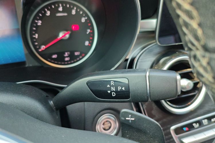 奔驰C级 2019款 C 180 L 时尚型运动版中控内饰18