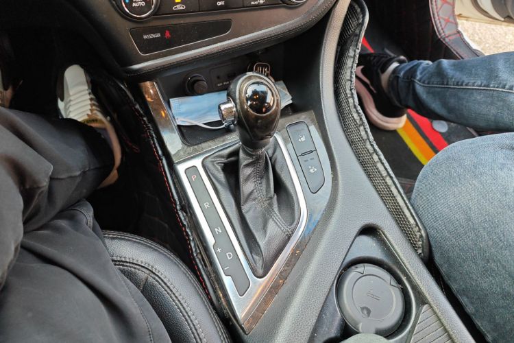 起亚K5 2012款 2.0L 自动DLX中控内饰18