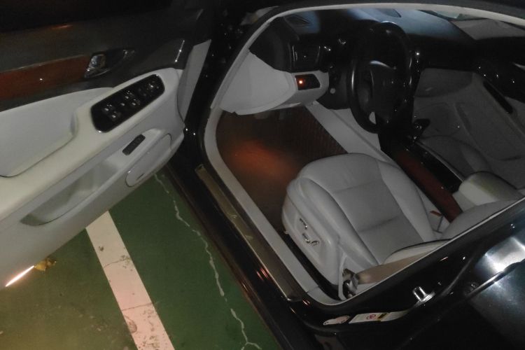 红旗H7 2013款 2.0T 豪华型中控内饰7003