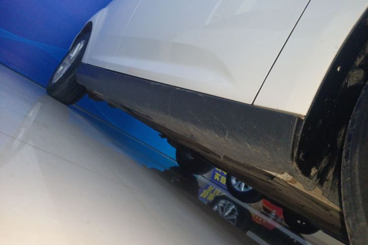 福特 福克斯 2018款 两厢经典 1.6L 自动风尚型智行版局部细节9001