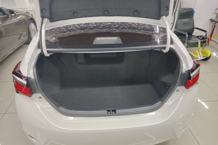 丰田 卡罗拉 2017款 改款双擎 1.8L E-CVT精英版机舱底盘23