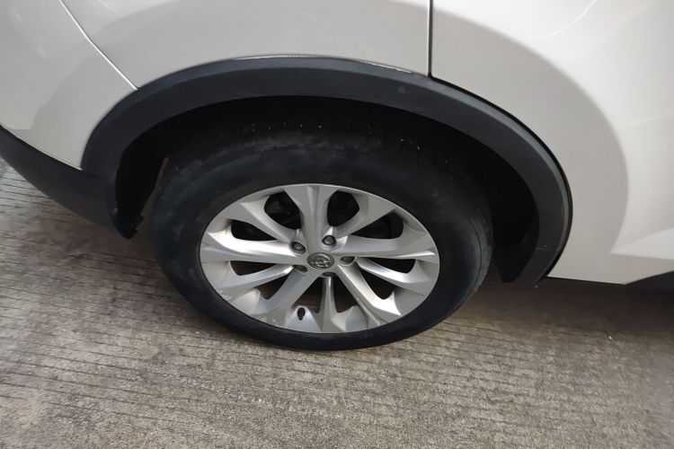 中华V3 2017款 1.5L 自动舒适型车身外观6008