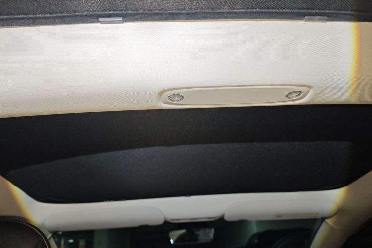 特斯拉 Model 3 2022款 后轮驱动版中控内饰22