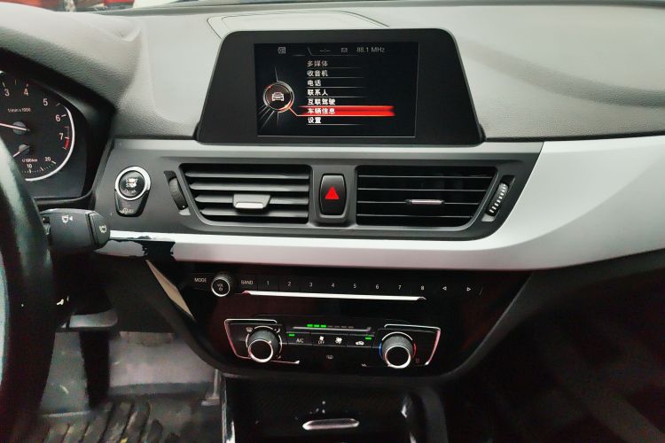 宝马1系 2017款 118i 时尚型中控内饰16