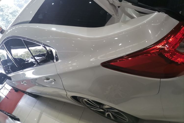 斯巴鲁 力狮 2020款 2.5i 全驱荣耀版 EyeSight车身外观4