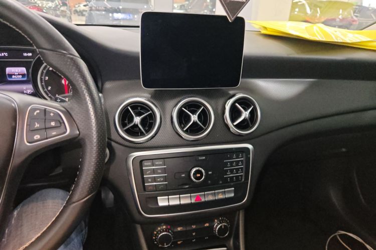 奔驰GLA 2018款 GLA 200 动感型中控内饰16